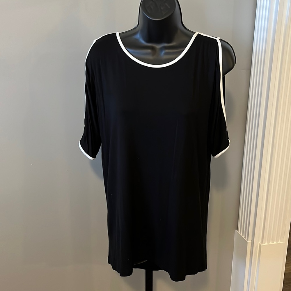 Cable & Gauge sz S top with open sleeves